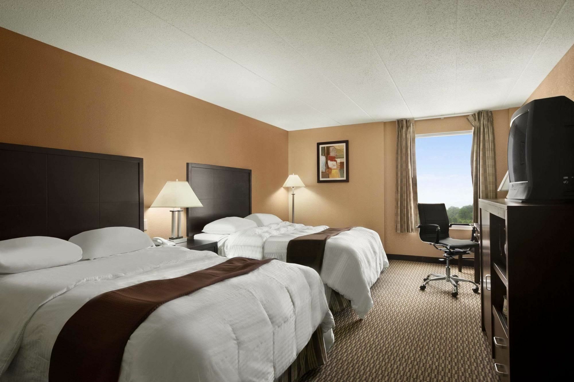 Quality Inn & Suites Цинциннаті Екстер'єр фото