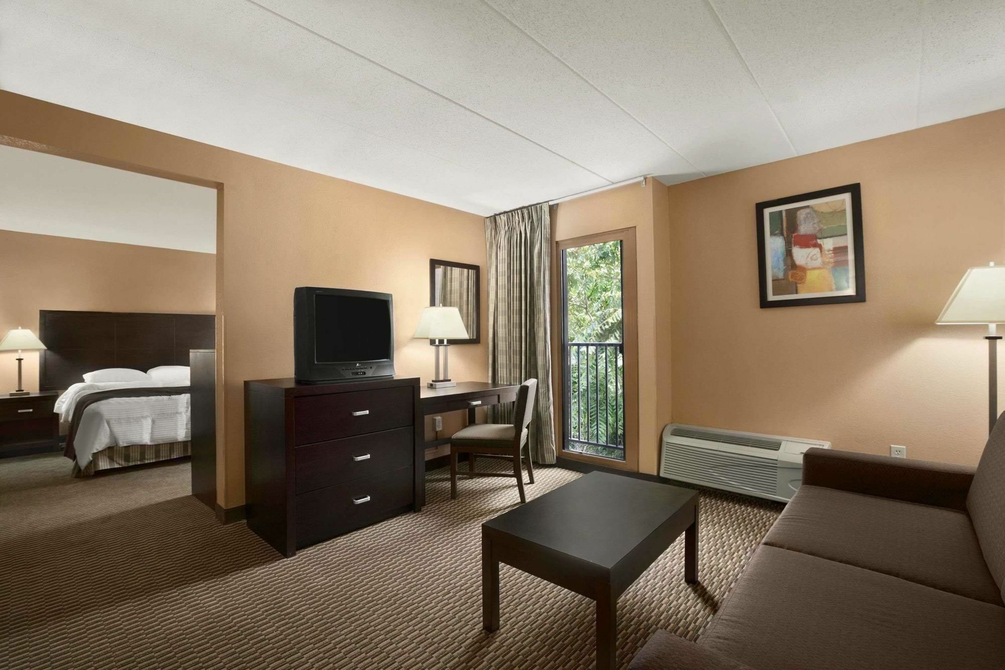 Quality Inn & Suites Цинциннаті Екстер'єр фото
